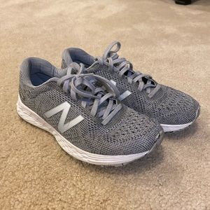 New balance tennis shoes